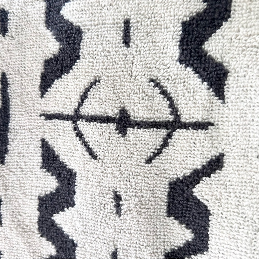 🌴Target Opalhouse 2pc Black & White Vertical Thorns Bath Towel Set - Picture 4 of 9